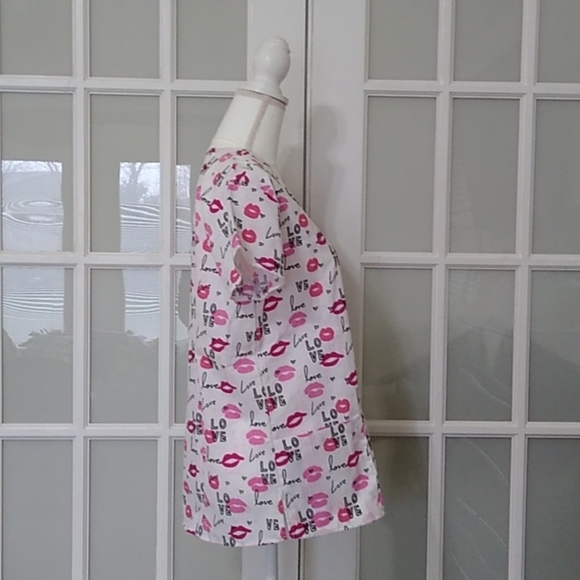 NEW Mock Wrap Valentine's Scrub Top - Picture 4 of 14